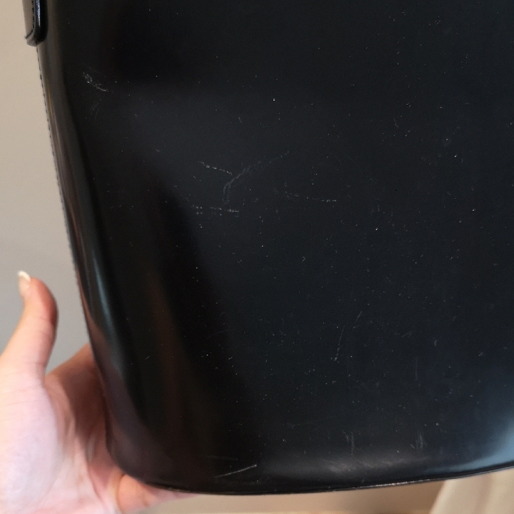 Gucci Black Patent Bucket Shoulder Bag with Gold Hardware - Picture 11 of 12